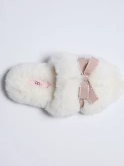 Boux Avenue Blanc - Chaussons curseurs en peluche avec nœud Clearance
