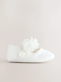 Next Blanc - Chaussures corsage bébé en satin (0-24mois) Clearance