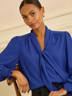 Love & Roses Bleu cobalt - Chemisier manches longues à nœud lavallière