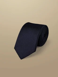 Charles Tyrwhitt bleu foncé - Cravate fine résistante aux taches de soie
