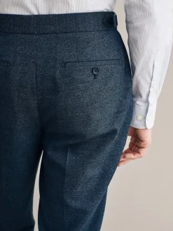 Next Bleu marine - Pantalon Signature Smart en laine italienne texturée avec pattes d'ajustement sur les côtés New