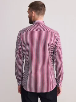 Next Bordeaux rouge rayé - Chemise Signature à manchette simple 100% coton Online