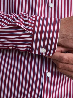 Next Bordeaux rouge rayé - Chemise Signature à manchette simple 100% coton Online