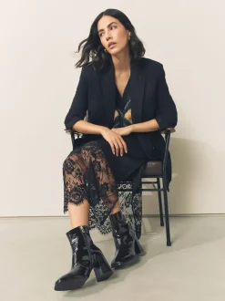 Next Brevet noir - Bottes à talon carré à bout carré Forever Comfort® Sale