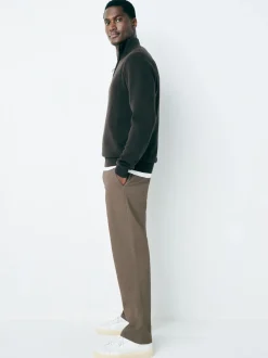 Next - Ajustement droit - Pantalon chino stretch Brun clair Discount