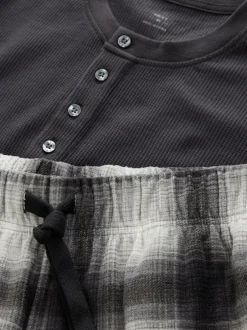 Next Carreaux gris ardoise - Ensemble pyjama Motionflex texturé confortable à manches longues Outlet