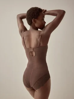 Next Chocolat Nude - Corps en dentelle légèrement rembourré avec contrôle du ventre ferme DD+