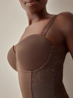 Next Chocolat Nude - Corps en dentelle légèrement rembourré avec contrôle du ventre ferme DD+