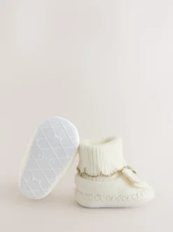 Baker by Ted Baker Crème - Chaussons en maille à bord festonné pour Bébé fille avec nœud New