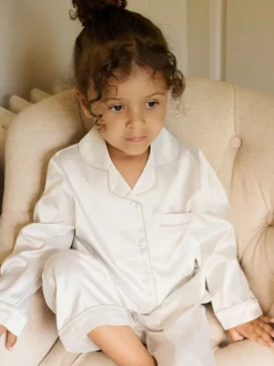 The Little Tailor Crème - Pyjama de Noël boutonné en satin pour enfant Hot