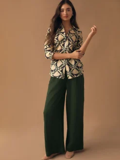 Next Crème/Vert imprimé géométrique - Chemise à col en V en Blend Lyocell Sale