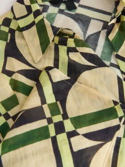 Next Crème/Vert imprimé géométrique - Chemise à col en V en Blend Lyocell Sale