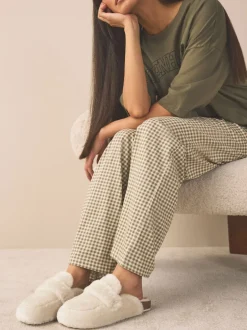 Next écru - Chaussons avec semelle plantaire cœur en fausse fourrure Clearance