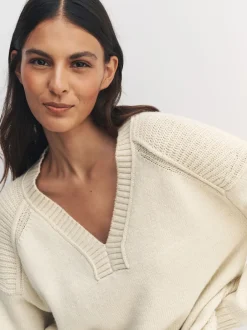 Next écru - Pull long à col en V en coton et laine mélangés Sale