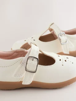 Next Cuir blanc - Chaussures premiers pas avec barre en T à fermeture par contact Outlet