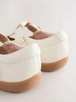 Next Cuir blanc - Chaussures premiers pas avec barre en T à fermeture par contact