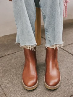 Next Cuir marron fauve - Bottes Forever Comfort® doublées de fausse fourrure avec boucle Discount