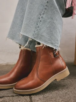 Next Cuir marron fauve - Bottes Forever Comfort® doublées de fausse fourrure avec boucle Discount