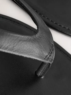 Next Cuir noir - Sandales à entredoigt carré Best