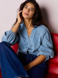 Next Cœur Bleu bleu marine - Chemisier en denim à manche bouffante et col en V brodé cœur Online