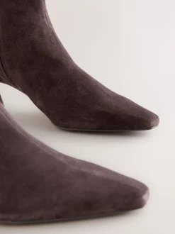 Next Daim marron chocolat - Bottines à talons Forever Comfort® avec bout ciselé Sale