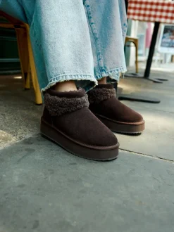 Next Daim marron chocolat - Bottes à plateforme en fausse fourrure en peau de mouton Sale