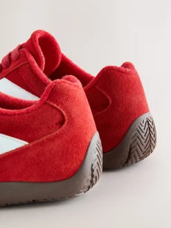 Next Daim rouge - Baskets à lacets Forever Comfort® en cuir à semelle slim New