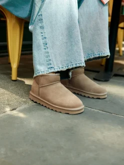 Next Daim taupe neutre - Bottes en fausse fourrure déperlantes Sale