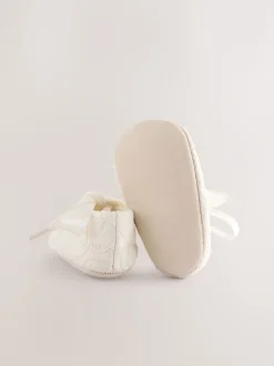 Next Dentelle crème - Chaussures grande occasion nouées sur le devant pour bébé (0-24mois) Outlet