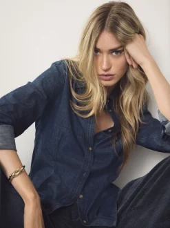 Next Délavage bleu - Chemise en denim ajustée à manches longues à taille cintrée Hot