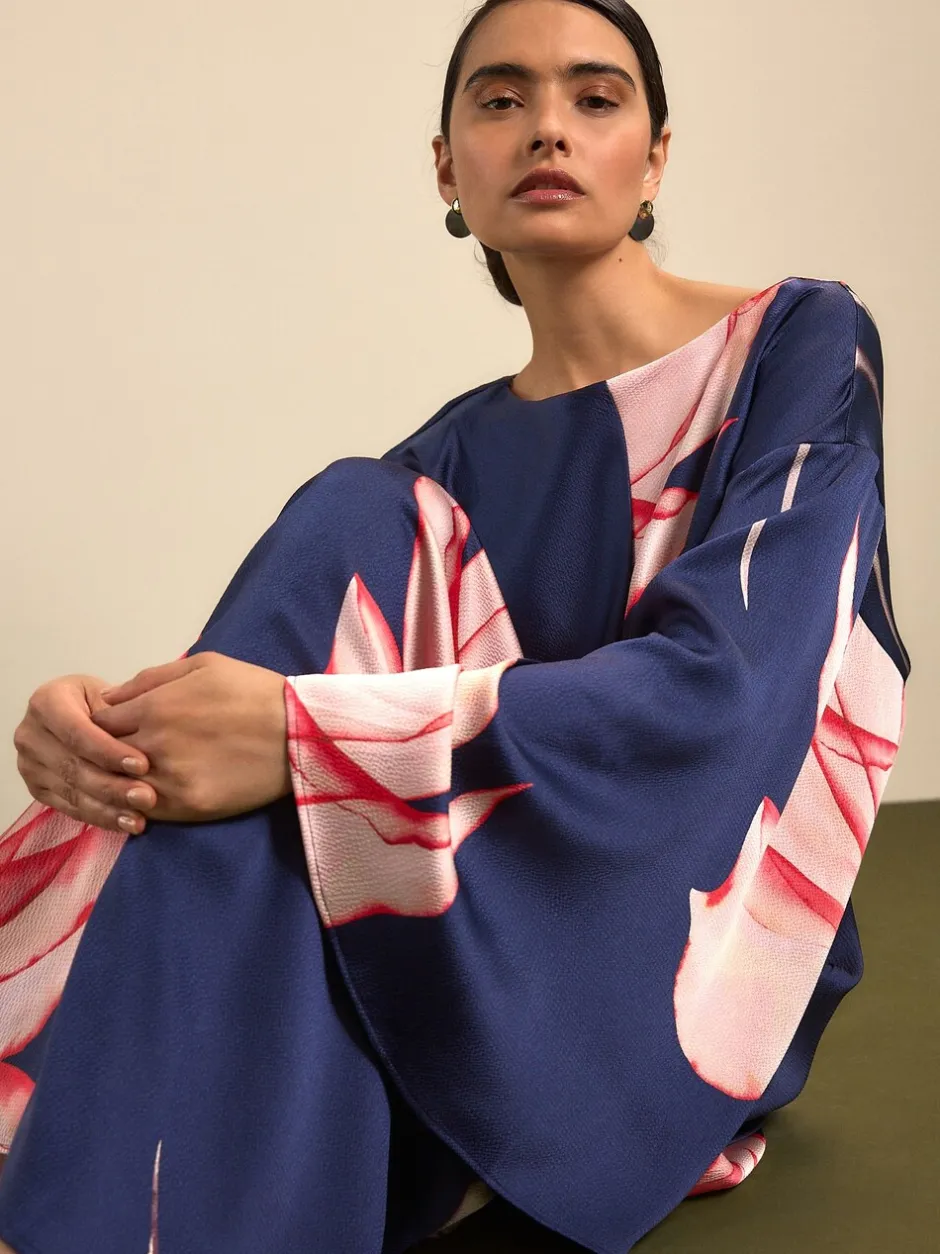 Next Floral de marine - Robe longue en satin à manches longues torsadée sur le devant