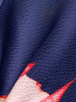 Next Floral de marine - Robe longue en satin à manches longues torsadée sur le devant