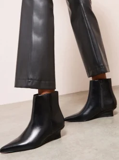 Friends Like These Bottes Compensées Basses Habillées à Bout Pointu en Similicuir Sale