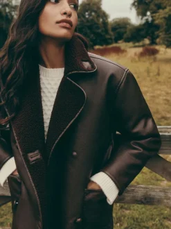 Friends Like These Veste oversize doublée de borg à boutons sur le devant Clearance