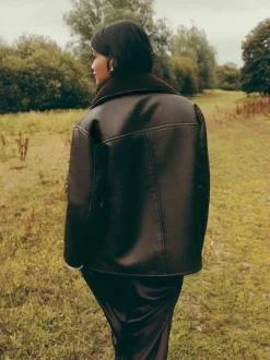 Friends Like These Veste oversize doublée de borg à boutons sur le devant Clearance