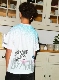 Next - T-shirt graphique Manches courtes Relaxed Fit (3-16yrs) Graffiti blanc spray Hot