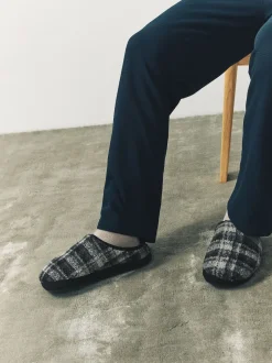 Next Gris - Chaussons mules à carreaux Hot