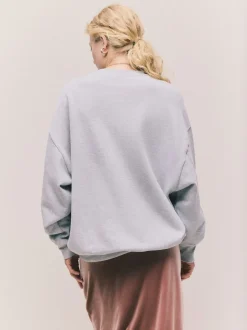 Next Gris - Sweat-shirt à col rond à manches longues en satin appliqué 'Le Marais' City Best