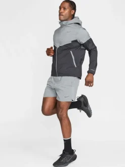 Nike Gris fumé - Short de course Challenger Dri-FIT 5 pouces 2-en-1 Outlet