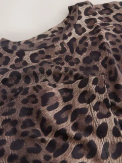 Next - T-shirt décontracté à col rond avec longueur coude Imprimé Léopard Clearance