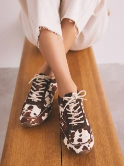 Next Imprimé vache - Baskets slim en cuir haut de gamme à lacets