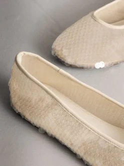 Next ivoire - Chaussures plates à sequins Forever Comfort® à bout rond Hot