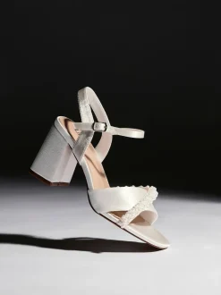 Linzi talon carré Iris Mariage avec lanière d’orteil avec ornements de perles Outlet