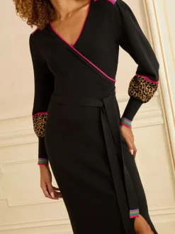 Love & Roses Robe mi-longue en maille à col en V