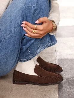 Linzi Marron - Mocassins Belmont froncés en cuir daim Outlet