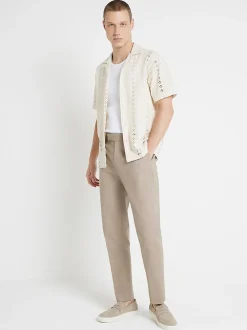 River Island Marron - Pantalon chino coupe fuselée avec boucles de ceinture