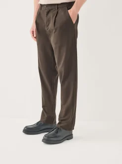 Next Marron - Pantalons chinos extensibles plissés simples Best
