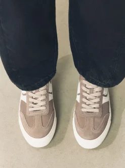 Next Marron café - Baskets à lacets Forever Comfort® en daim à rayures latérales Online