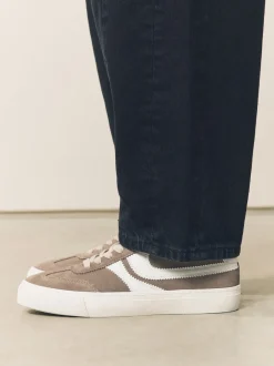 Next Marron café - Baskets à lacets Forever Comfort® en daim à rayures latérales Online