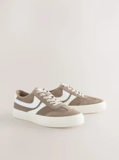 Next Marron café - Baskets à lacets Forever Comfort® en daim à rayures latérales Online